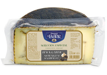 Puskietis sūris su juodųjų česnakų padažu, 45 % rieb. s. m., 1 kg
